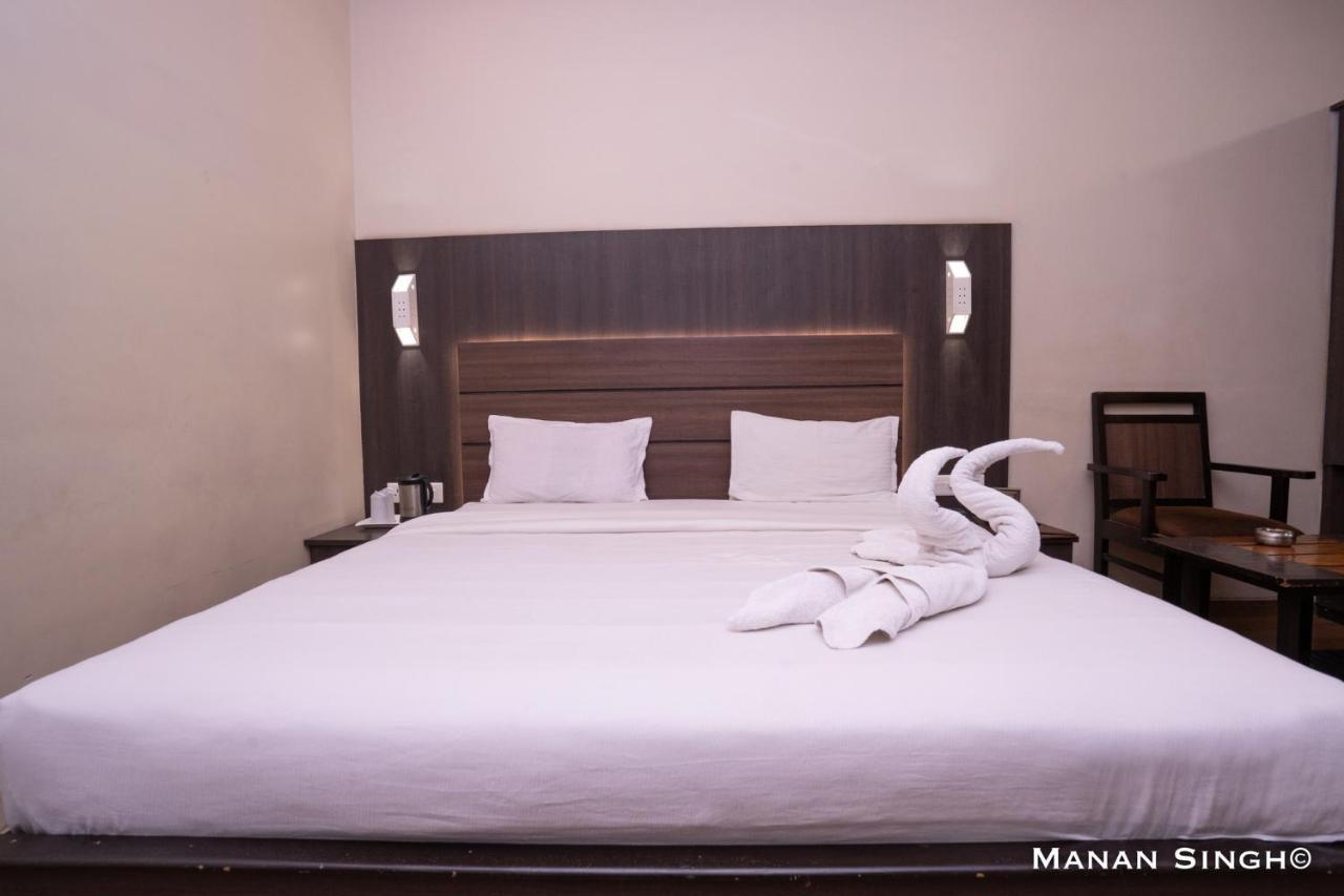 Hotel Samrat Jabalpur Exterior photo