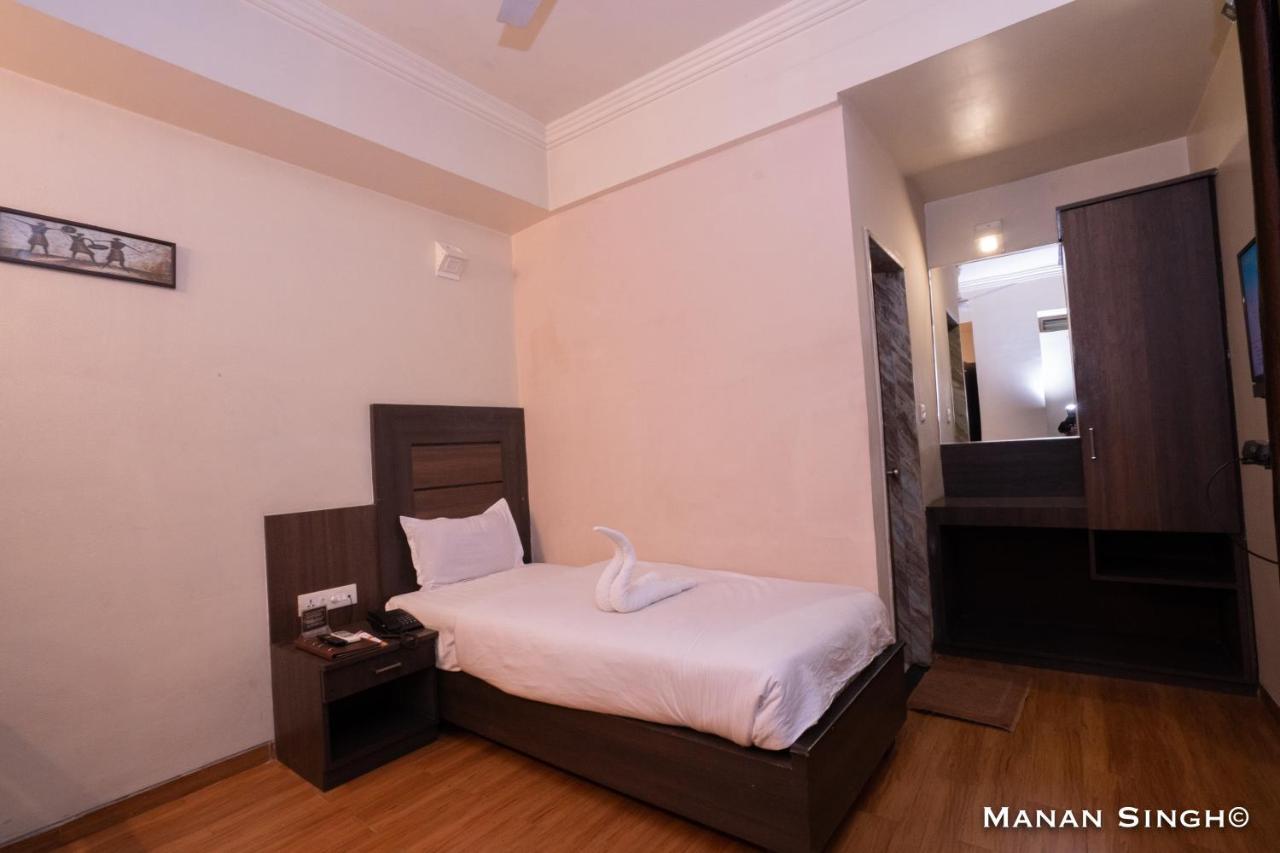 Hotel Samrat Jabalpur Exterior photo