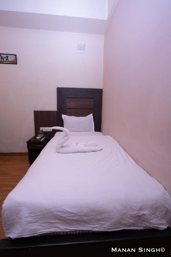 Hotel Samrat Jabalpur Exterior photo