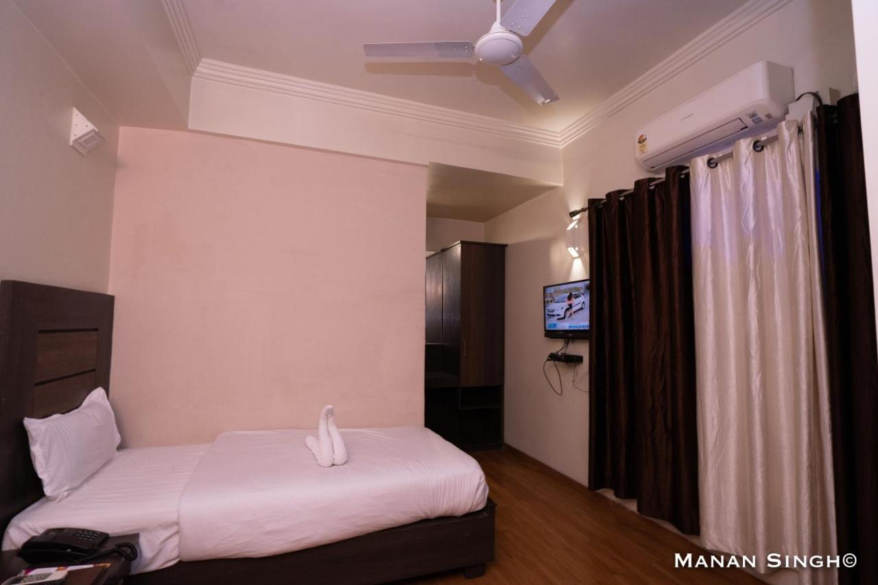 Hotel Samrat Jabalpur Exterior photo