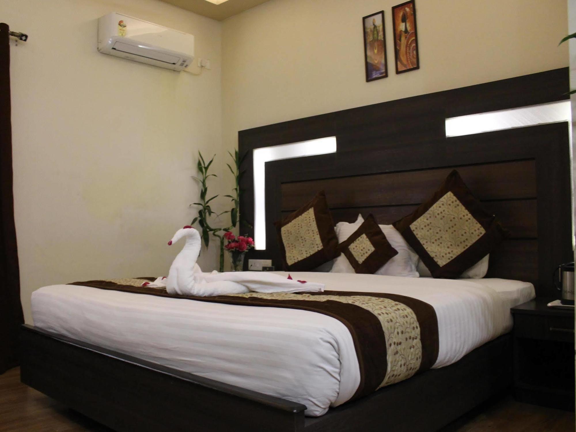 Hotel Samrat Jabalpur Exterior photo